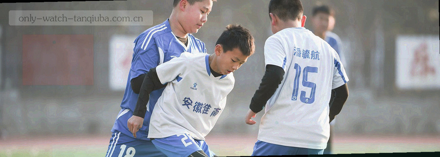 低透明度湘江波浪与城市网格构成的抽象地域纹理